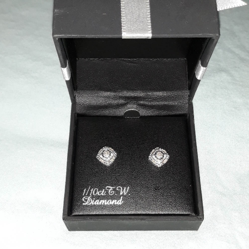 Diamond stud earrings
